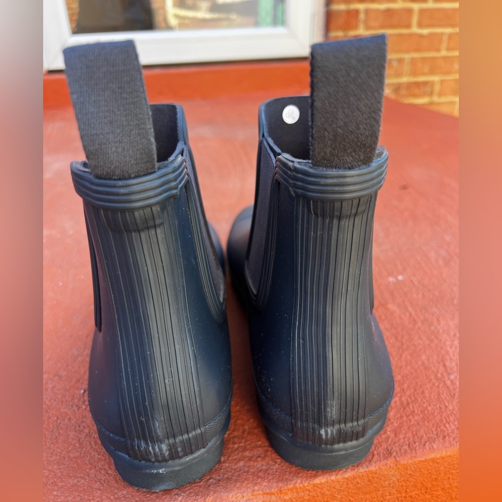 Hunter Navy Blue Chelsea Waterproof Boots. - Picture 4 of 12